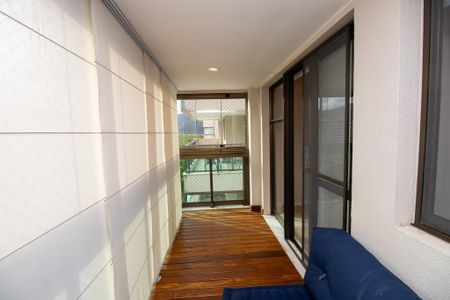 Apartamento à venda com 65m², 2 quartos e 2 vagasVaranda/Sala