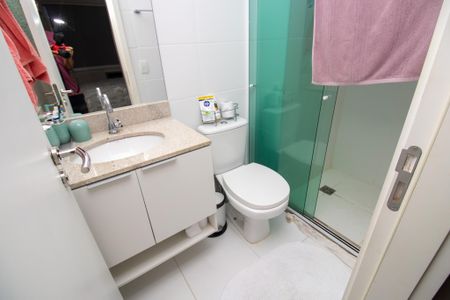 Apartamento à venda com 65m², 2 quartos e 2 vagasBanheiro quarto 2