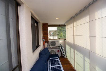 Apartamento à venda com 65m², 2 quartos e 2 vagasVaranda