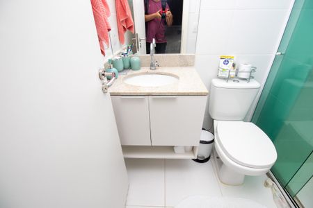 Apartamento à venda com 65m², 2 quartos e 2 vagasBanheiro quarto 2