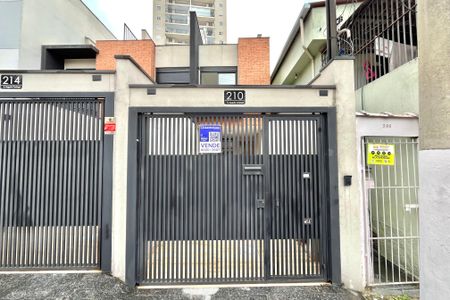 Casa à venda com 165m², 3 quartos e 2 vagas Casa à venda com 165m², 3 quartos e 2 vagasFachada