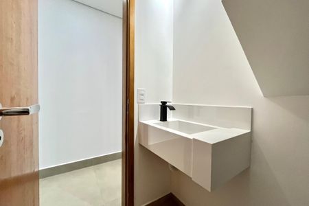 Casa à venda com 165m², 3 quartos e 2 vagas Casa à venda com 165m², 3 quartos e 2 vagasLavabo