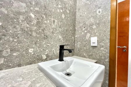 Casa à venda com 165m², 3 quartos e 2 vagas Casa à venda com 165m², 3 quartos e 2 vagasBanheiro da Suíte 1