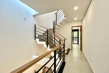 Casa à venda com 165m², 3 quartos e 2 vagas Casa à venda com 165m², 3 quartos e 2 vagasCorredor