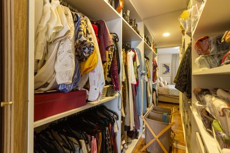 Apartamento à venda com 100m², 2 quartos e 1 vagaCloset da Suíte