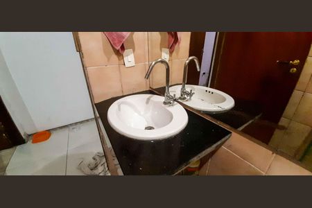 Casa à venda com 100m², 3 quartos e 1 vaga Casa à venda com 100m², 3 quartos e 1 vagaBanheiro 1