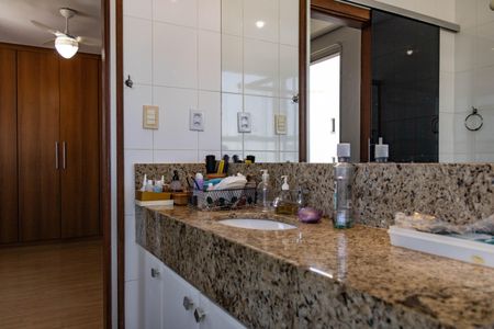 Apartamento à venda com 160m², 4 quartos e 4 vagasBanheiro da Suíte