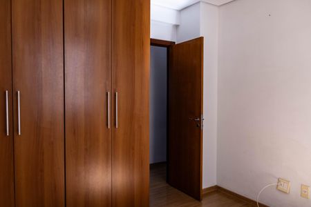 Apartamento à venda com 160m², 4 quartos e 4 vagasQuarto 2