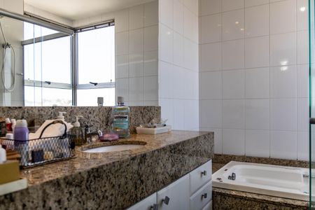 Apartamento à venda com 160m², 4 quartos e 4 vagasBanheiro da Suíte