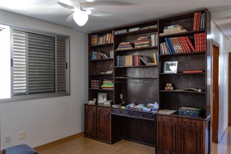 Apartamento à venda com 160m², 4 quartos e 4 vagasEscritório