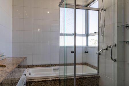 Apartamento à venda com 160m², 4 quartos e 4 vagasBanheiro da Suíte