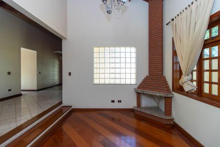 Casa para alugar com 550m², 3 quartos e 10 vagasSala de Lareira