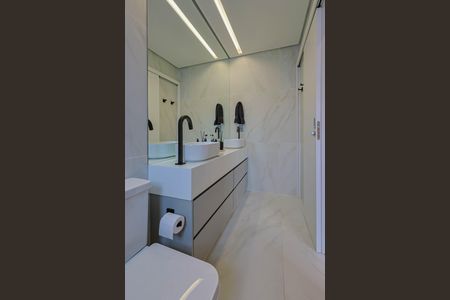 Apartamento à venda com 130m², 2 quartos e 3 vagasBanheiro da Suíte