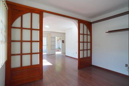 Casa à venda com 300m², 3 quartos e 3 vagasSala 2