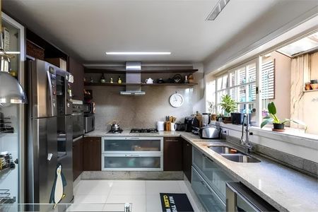 Casa à venda com 384m², 4 quartos e 3 vagas Casa à venda com 384m², 4 quartos e 3 vagasFoto 25