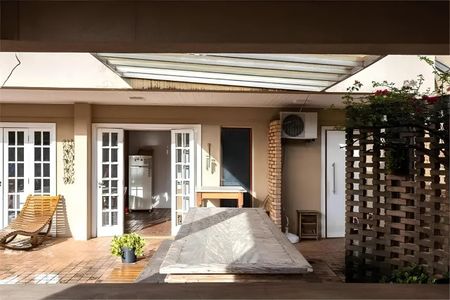 Casa à venda com 384m², 4 quartos e 3 vagas Casa à venda com 384m², 4 quartos e 3 vagasFoto 01