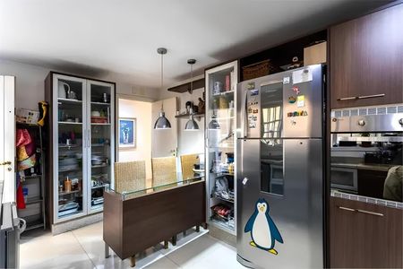 Casa à venda com 384m², 4 quartos e 3 vagas Casa à venda com 384m², 4 quartos e 3 vagasFoto 24