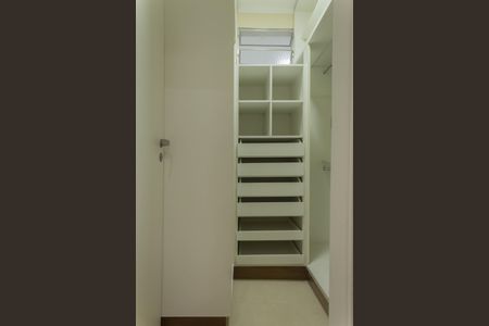 Apartamento à venda com 104m², 2 quartos e 1 vagaCloset da suíte 1