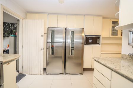 Casa à venda com 750m², 5 quartos e 8 vagasCozinha