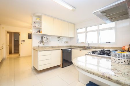 Casa à venda com 750m², 5 quartos e 8 vagasCozinha