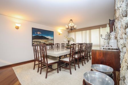 Casa à venda com 750m², 5 quartos e 8 vagasSala de Jantar