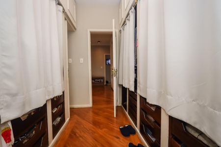 Casa à venda com 750m², 5 quartos e 8 vagasCloset da Suite Master