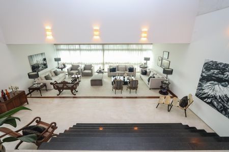 Casa à venda com 750m², 5 quartos e 8 vagasSala