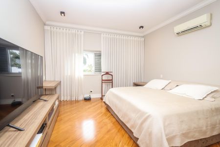 Casa à venda com 750m², 5 quartos e 8 vagasSuite Master