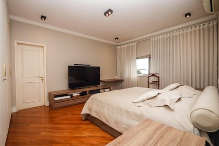 Casa à venda com 750m², 5 quartos e 8 vagasSuite Master