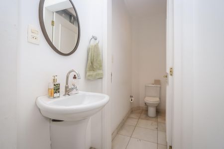 Casa à venda com 750m², 5 quartos e 8 vagasLavabo