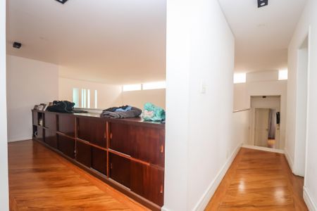 Casa à venda com 750m², 5 quartos e 8 vagasCorredor das Suites