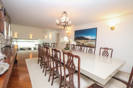 Casa à venda com 750m², 5 quartos e 8 vagasSala de Jantar