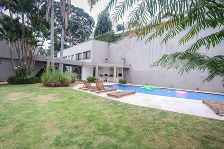 Casa à venda com 750m², 5 quartos e 8 vagasÁrea comum - Piscina