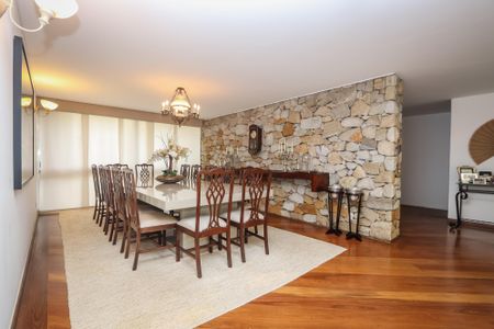 Casa à venda com 750m², 5 quartos e 8 vagasSala de Jantar