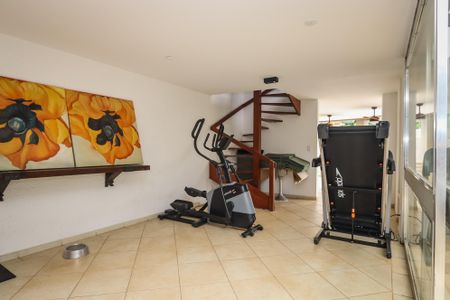 Casa à venda com 750m², 5 quartos e 8 vagasÁrea comum - Academia