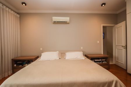 Casa à venda com 750m², 5 quartos e 8 vagasSuite Master