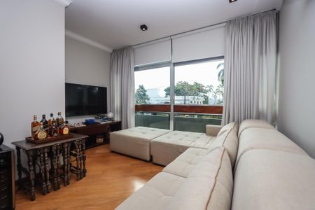 Casa à venda com 750m², 5 quartos e 8 vagasSala da TV