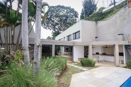 Casa à venda com 750m², 5 quartos e 8 vagasQuintal