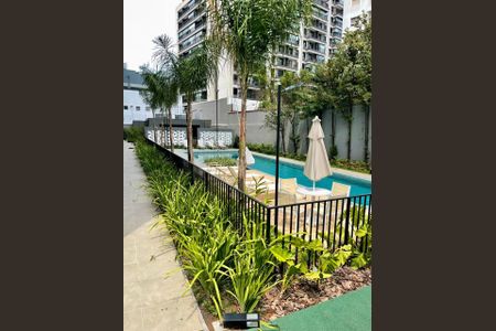 Apartamento à venda com 27m², 1 quarto e sem vaga Apartamento à venda com 27m², 1 quarto e sem vagaÁrea comum - Piscina