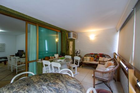 Apartamento à venda com 176m², 3 quartos e 2 vagasVaranda