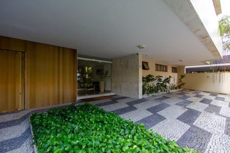 Apartamento à venda com 176m², 3 quartos e 2 vagasEntrada