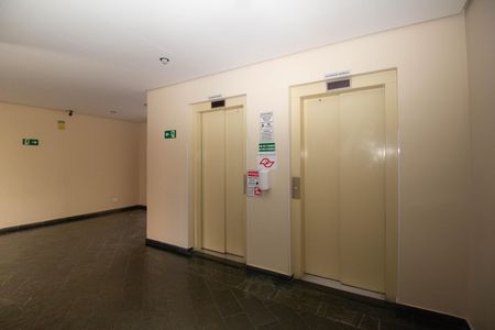 Apartamento para alugar com 55m², 2 quartos e 1 vagaHall social - Elevadores