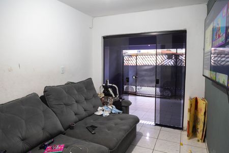 Casa à venda com 70m², 2 quartos e 2 vagasSala