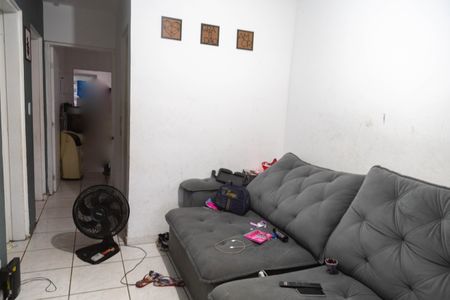 Casa à venda com 70m², 2 quartos e 2 vagasSala