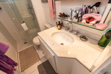 Apartamento para alugar com 74m², 2 quartos e 1 vaga Apartamento para alugar com 74m², 2 quartos e 1 vagaBanheiro da suíte