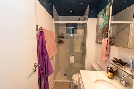 Apartamento para alugar com 74m², 2 quartos e 1 vaga Apartamento para alugar com 74m², 2 quartos e 1 vagaBanheiro da suíte