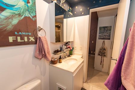 Apartamento para alugar com 74m², 2 quartos e 1 vaga Apartamento para alugar com 74m², 2 quartos e 1 vagaBanheiro da suíte