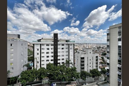 Apartamento à venda com 156m², 4 quartos e 3 vagas Apartamento à venda com 156m², 4 quartos e 3 vagasVista da Sala