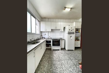 Apartamento à venda com 156m², 4 quartos e 3 vagas Apartamento à venda com 156m², 4 quartos e 3 vagasCozinha