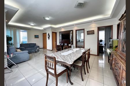 Apartamento à venda com 156m², 4 quartos e 3 vagas Apartamento à venda com 156m², 4 quartos e 3 vagasSala de Jantar